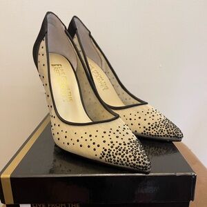 E-LIVE FROM THE RED CARPET “Karen” heels